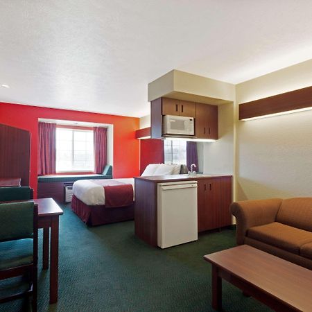 Microtel Inn & Suites By Wyndham Brandon Luaran gambar