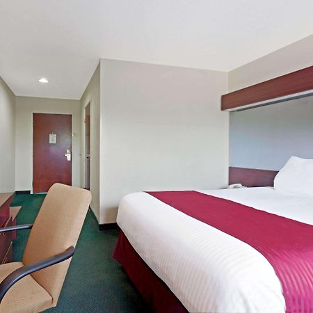 Microtel Inn & Suites By Wyndham Brandon Luaran gambar