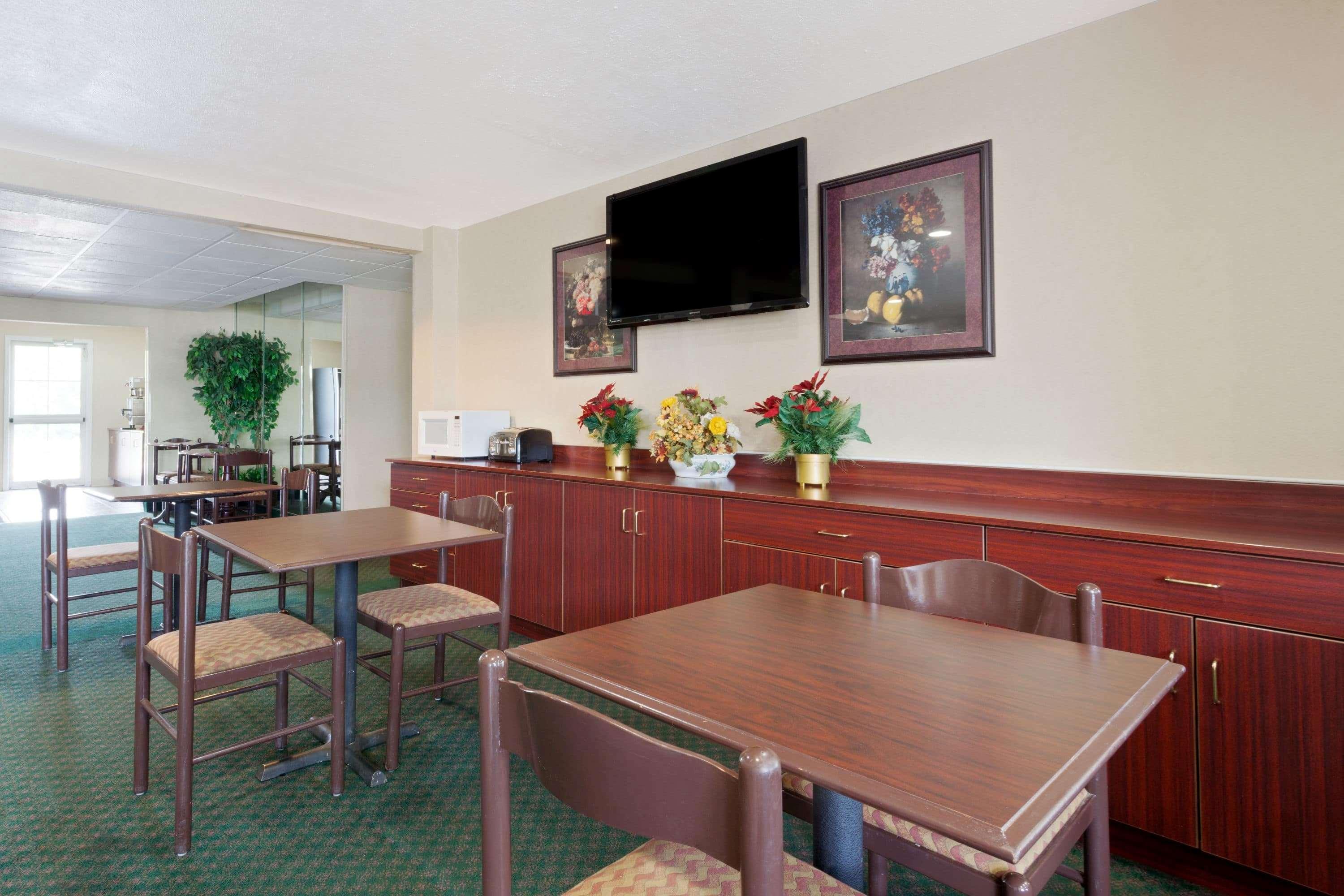Microtel Inn & Suites By Wyndham Brandon Luaran gambar