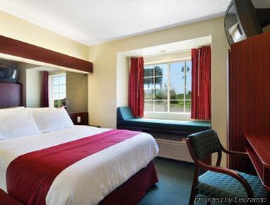 Microtel Inn & Suites By Wyndham Brandon Bilik gambar